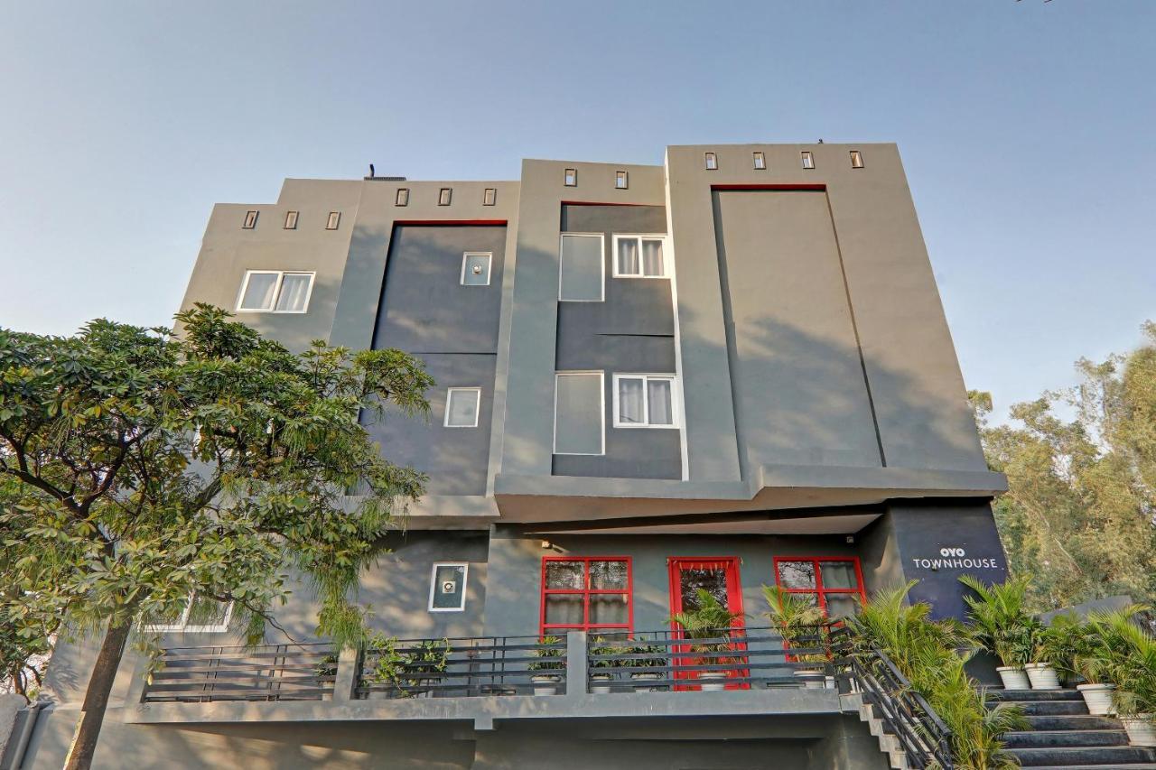 Super Townhouse 139 Ashiyana Smriti Upvan Near Emerald Mall Lucknow Bijnaur Exteriör bild