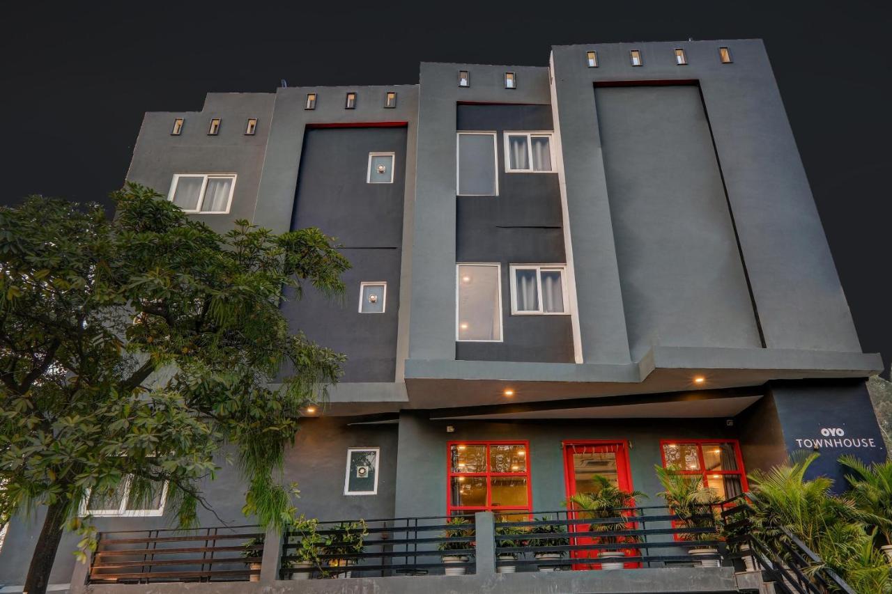 Super Townhouse 139 Ashiyana Smriti Upvan Near Emerald Mall Lucknow Bijnaur Exteriör bild